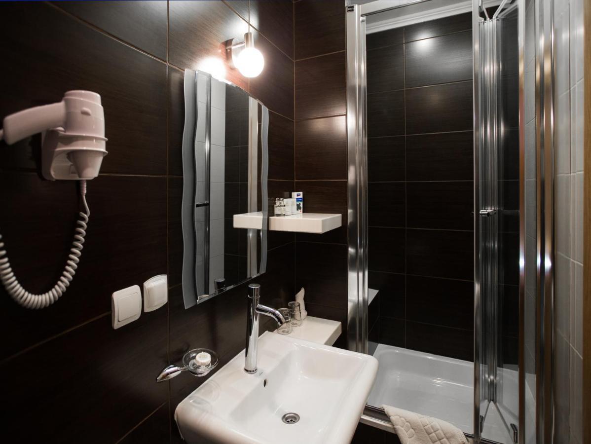 Economy Room In Hotel Eney إلفيف المظهر الخارجي الصورة