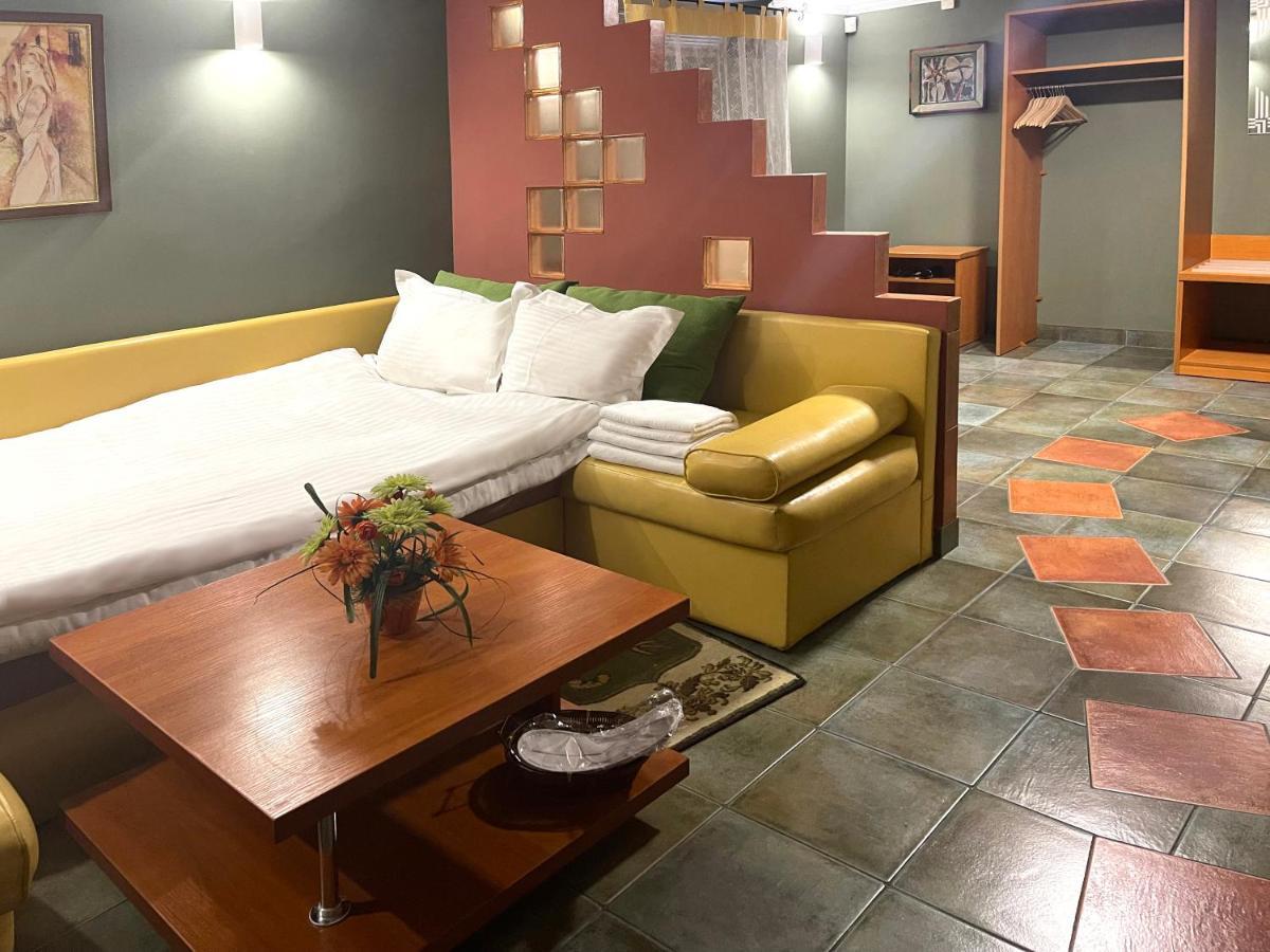 Economy Room In Hotel Eney إلفيف المظهر الخارجي الصورة