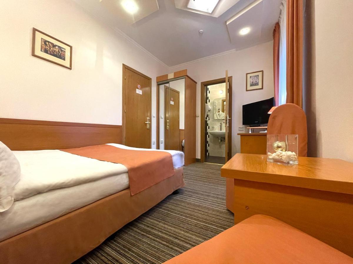 Economy Room In Hotel Eney إلفيف المظهر الخارجي الصورة
